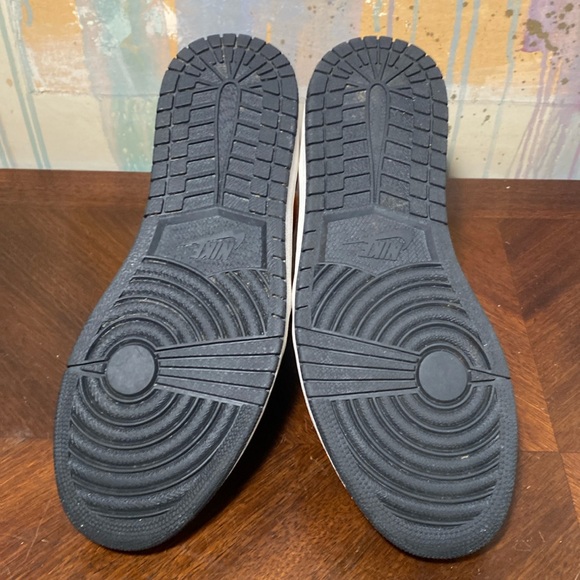 Jordan 1 Mid University Gold Black Basketball Shoes 554724-700 Mens size 10 - Picture 6 of 6